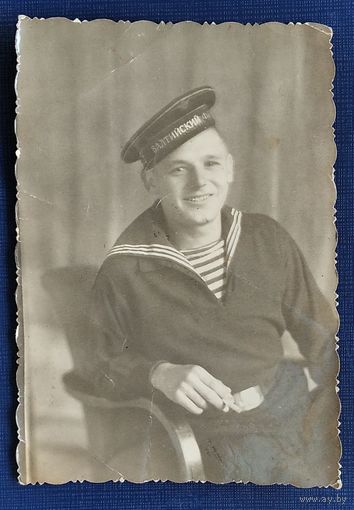 Фото матроса Балтийского флота. 1940-е(?). 8х11 см.