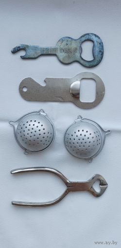 Щипцы для сахара, ситечко, открывалки. Одним лотом