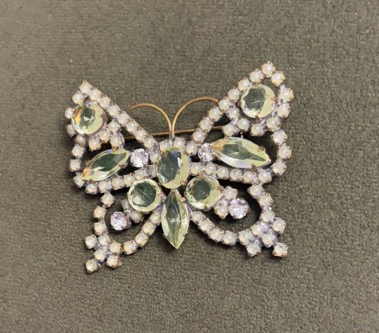 Брошка - Бабочка (2) из уранового стекла . Чехия