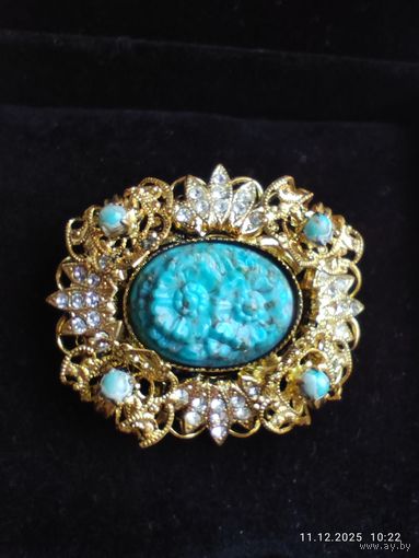 Брошь резное пекинское стекло