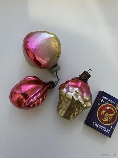 Лот елочных игрушек.