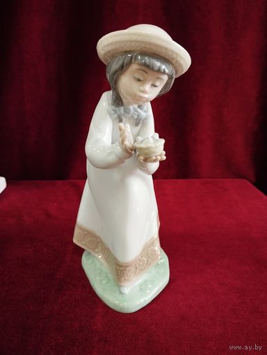 Статуэтка фарфоровая Нежность (Девочка с птичками), Lladro. Испания