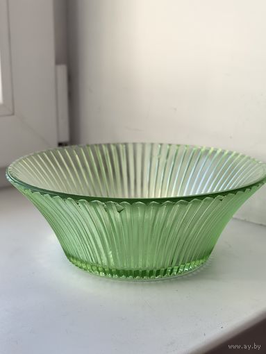 Фруктовница, салатник. Неман.СССР. Зелёное стекло.