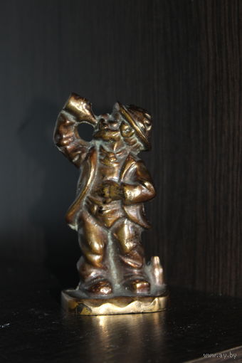 Бронзовая статуэтка "Пьяница", клеймо.