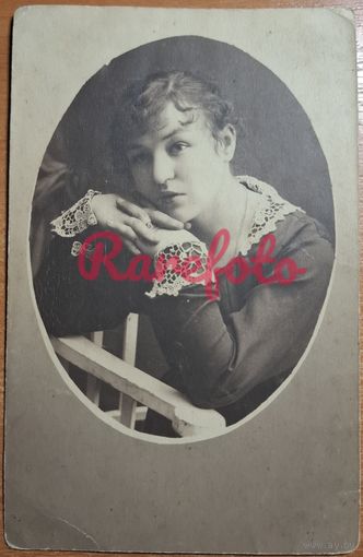 1919 Открыточный формат девушка ретро студийное фото