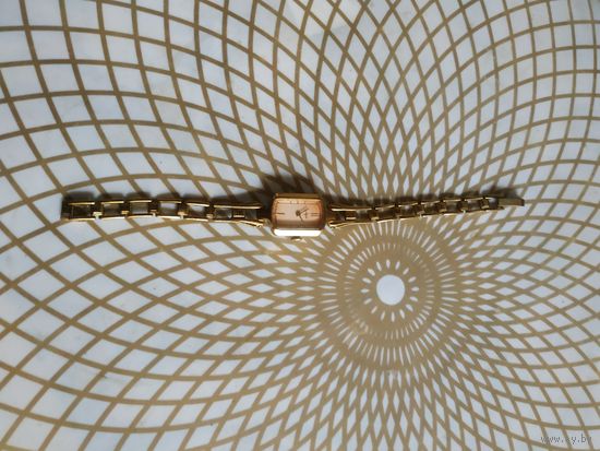 Часы наручные с браслетом ЛУЧ , пытаются идти. Состояние на скане.