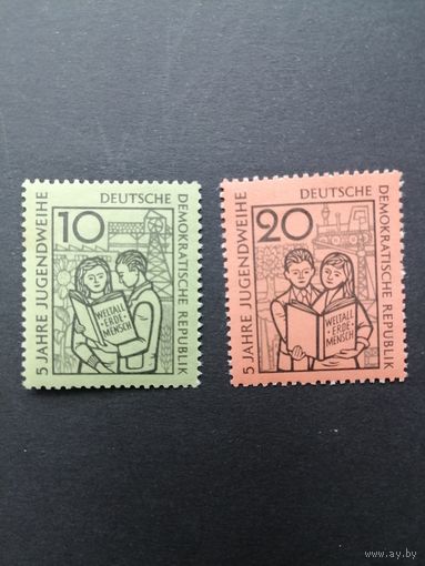 ГДР 1959 Полная серия марок "Посвящение молодежи" (чистые* с наклейками) Mi.680-681 каталог 2.20 евро