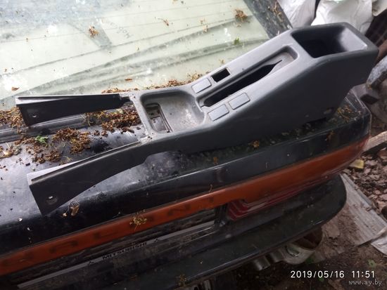 Лот 726. Подлокотник Nissan Sunny N14. Старт с 3 рублей!