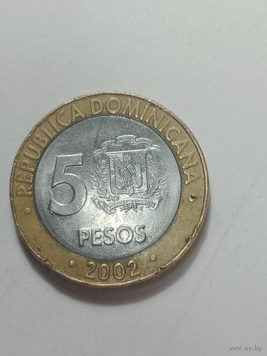 Доминиканская республика 5 песо 2002 года .