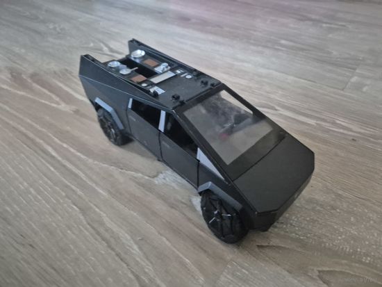 Машинка Tesla 1:24