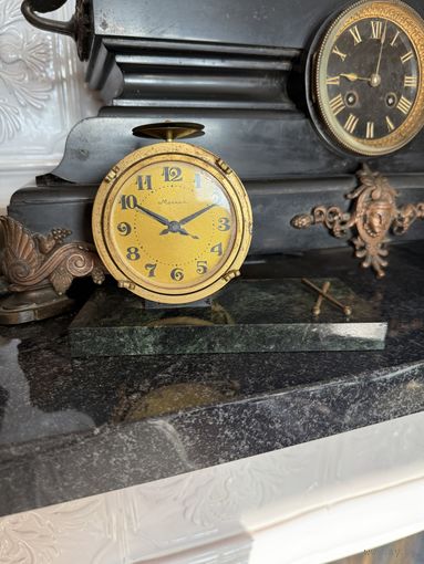 Часы настольные Молния БАРАБАН на ходу