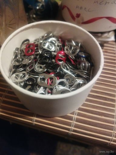 Язычки от банок.