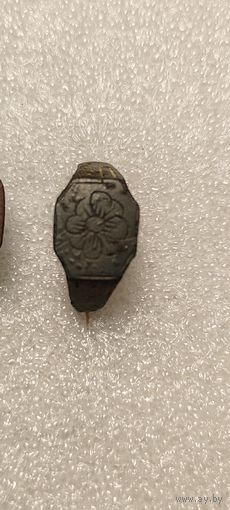 Кольцо старинное с цветком.