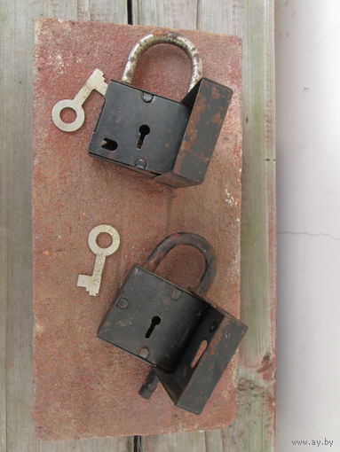 Замок навесной ссср .С ключиками цена за 2шт
